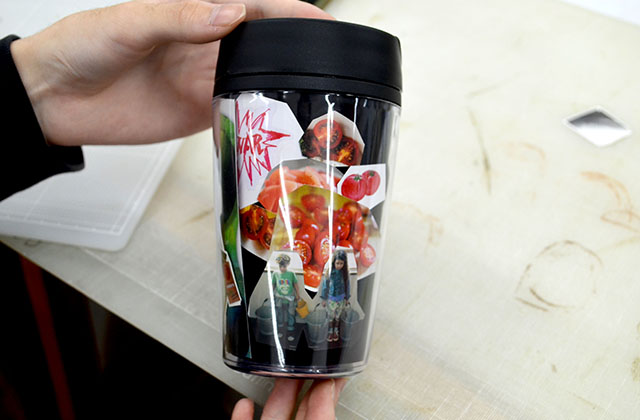 ビジュアルデザイン科「コラージュ ノート&タンブラー」の制作風景