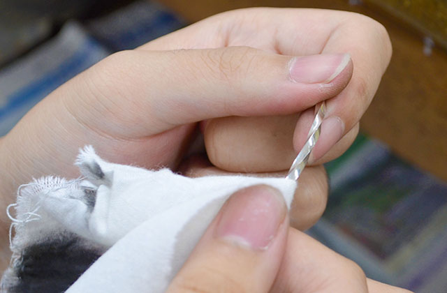 ジュエリーデザイン科「スクリューバングル」の制作風景と完成したリング