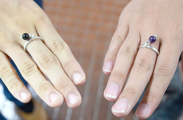 ジュエリーデザイン科「ゆれる★天然石リング」の制作風景と完成したリング