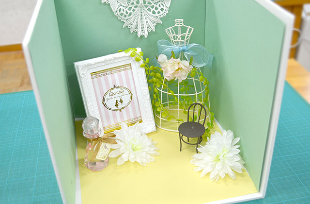 スペースデザイン科「ウィンドウディスプレイ」の制作風景