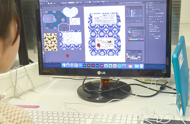 ビジュアルデザイン科「お菓子のパッケージデザイン」の制作風景
