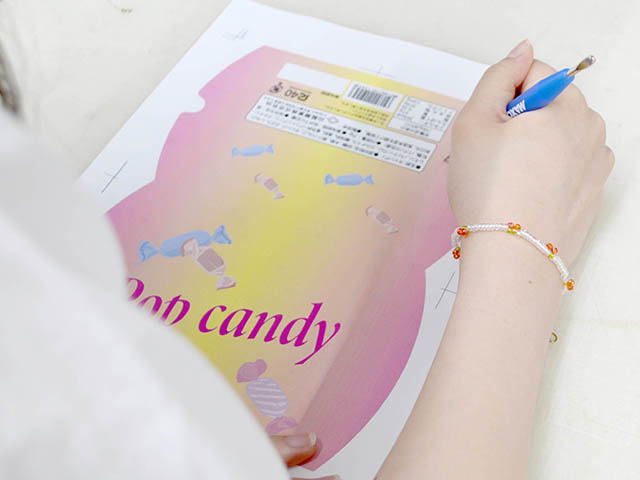 ビジュアルデザイン科「お菓子のパッケージデザイン」