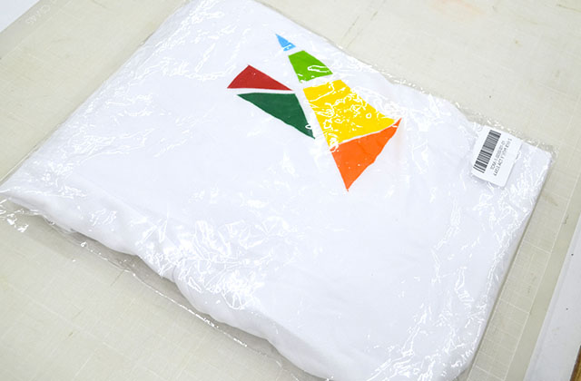 ビジュアルデザイン科「オリジナルTシャツ」の制作風景と完成したTシャツ