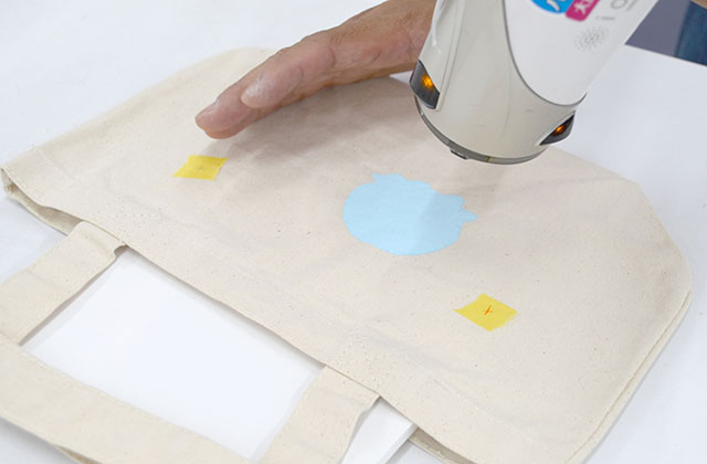 ビジュアルデザイン科「イラストのトートバッグ」の制作風景