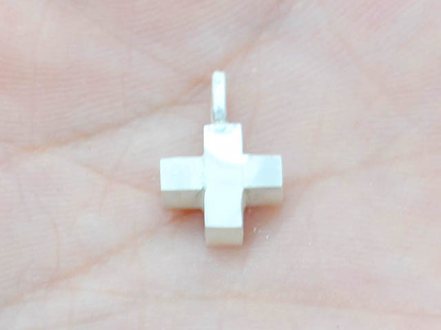 ジュエリーデザイン科「クロスペンダント」