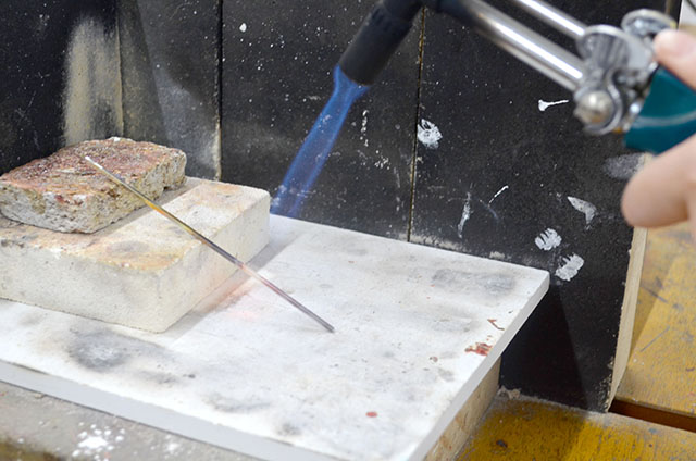 スクリューバングル