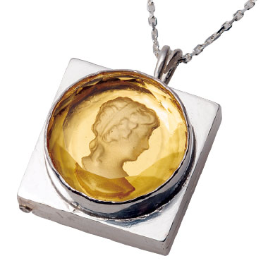 ロケットのジュエリー